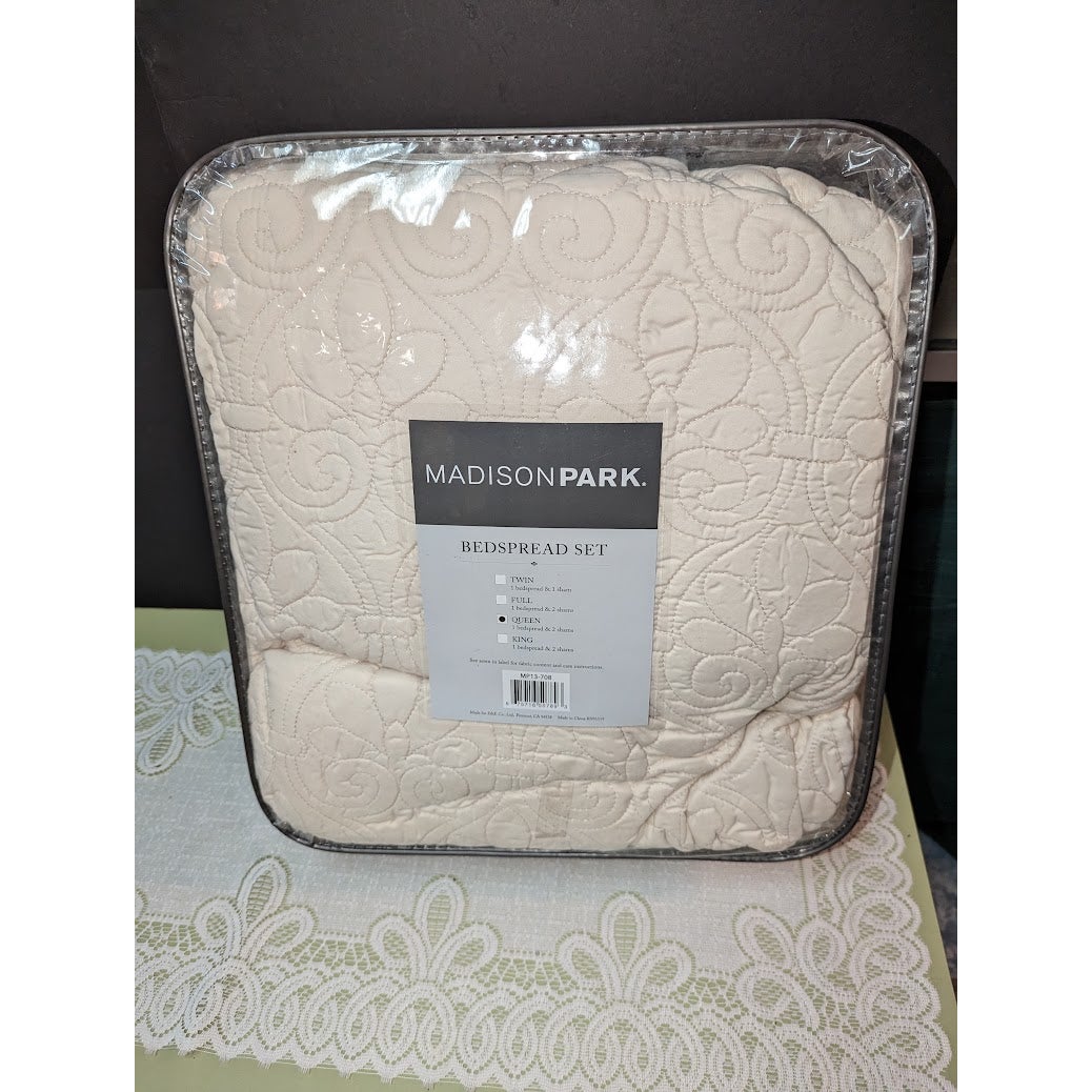 Madison Park Quebec Damask 3-Piece Quilt Bedding Set Ivory Size Queen NEW