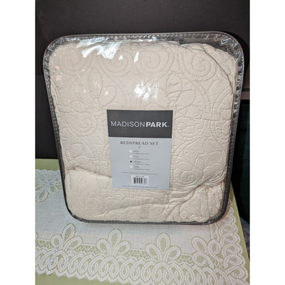 Madison Park Quebec Damask 3-Piece Quilt Bedding Set Ivory Size Queen NEW