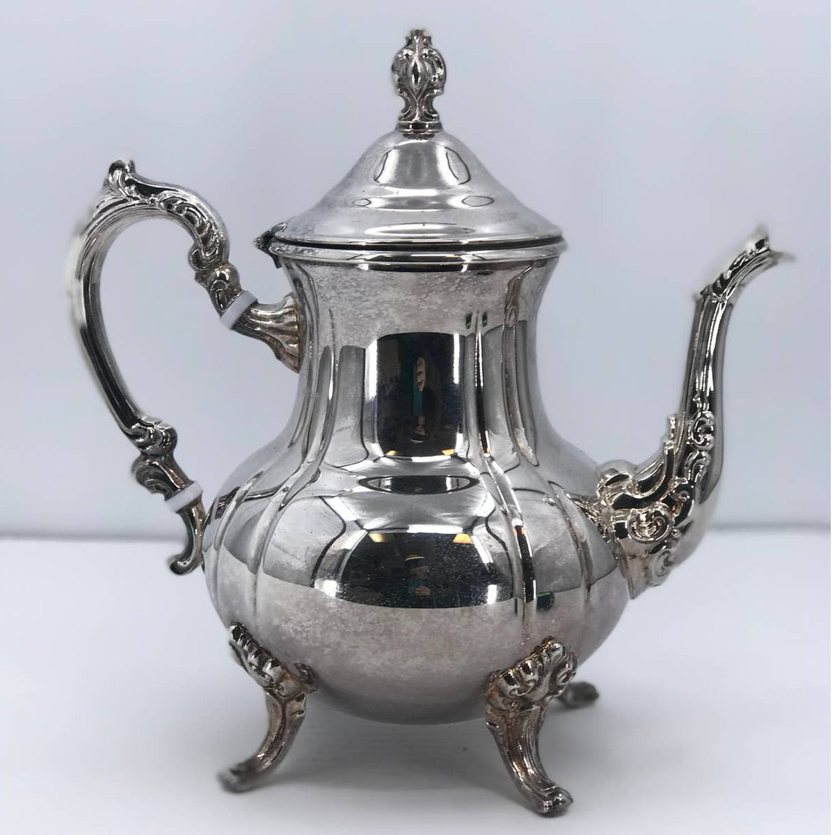 Towle Silverplated Vintage coffee pot serveware with handle Shell footed