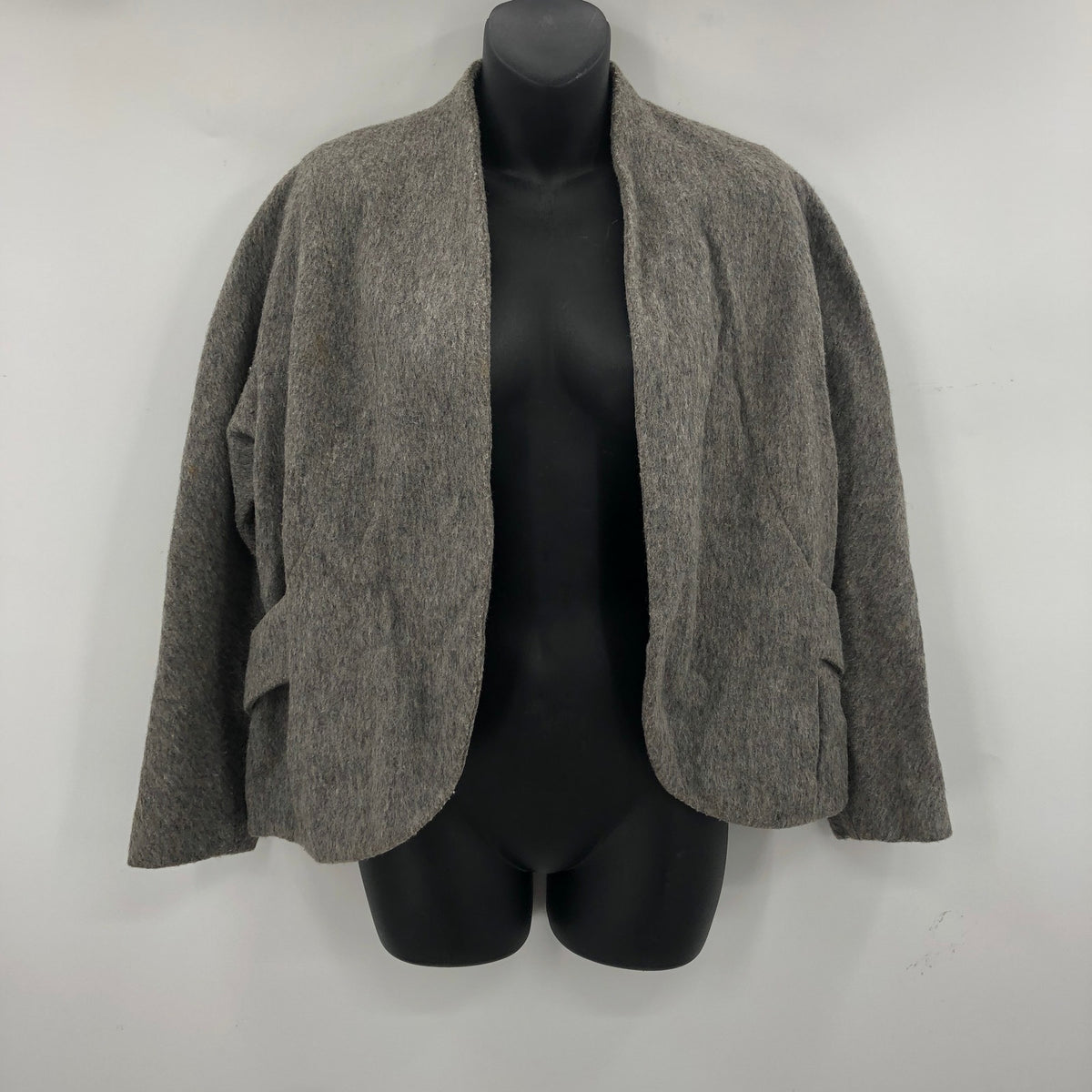 Vintage Women's Wool Knitted Cardigan Sweater Long Sleeves Gray Solid 26"