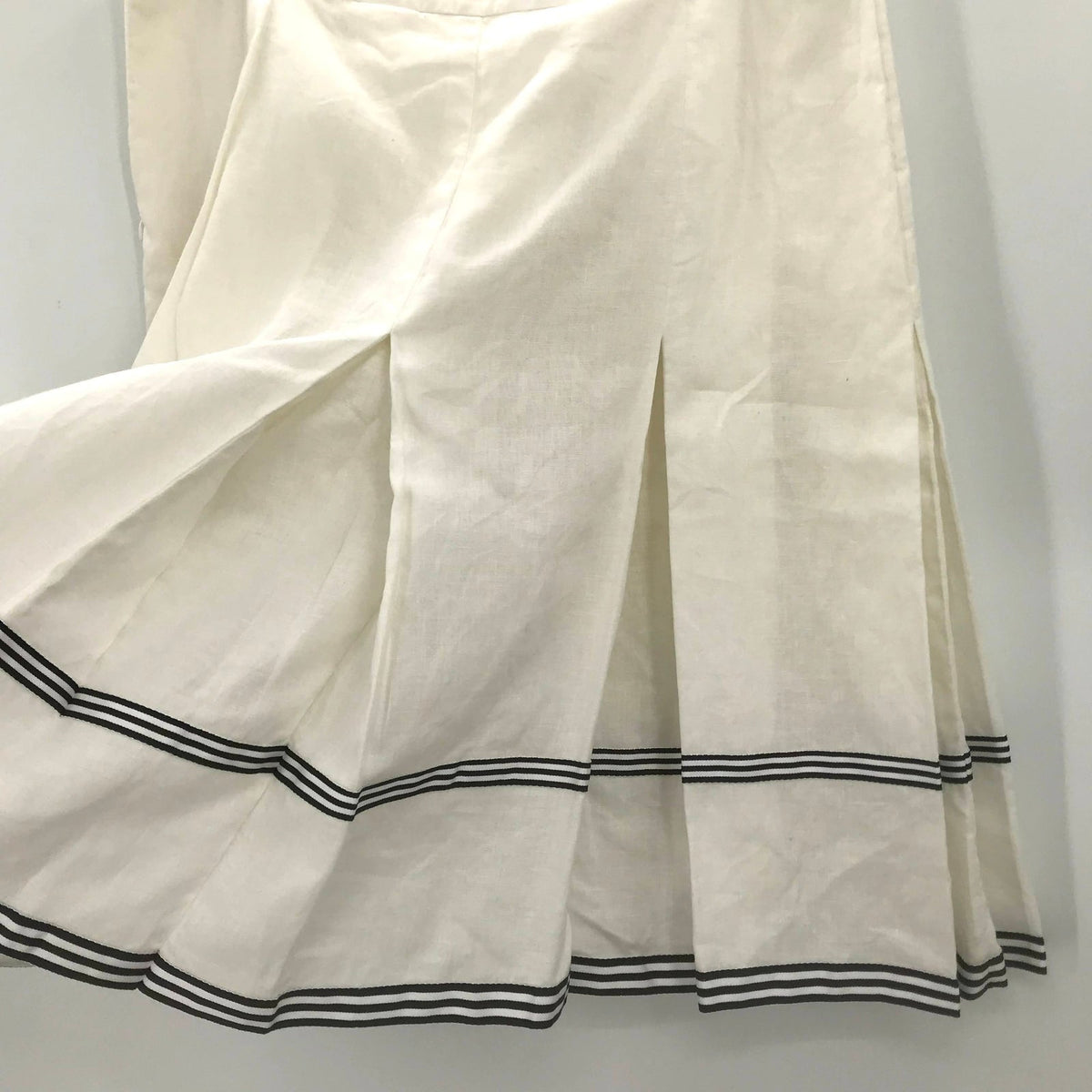 Cheerleader Striped Pleated circle Skirt High Rise Wasted Ivory Black Waist 32
