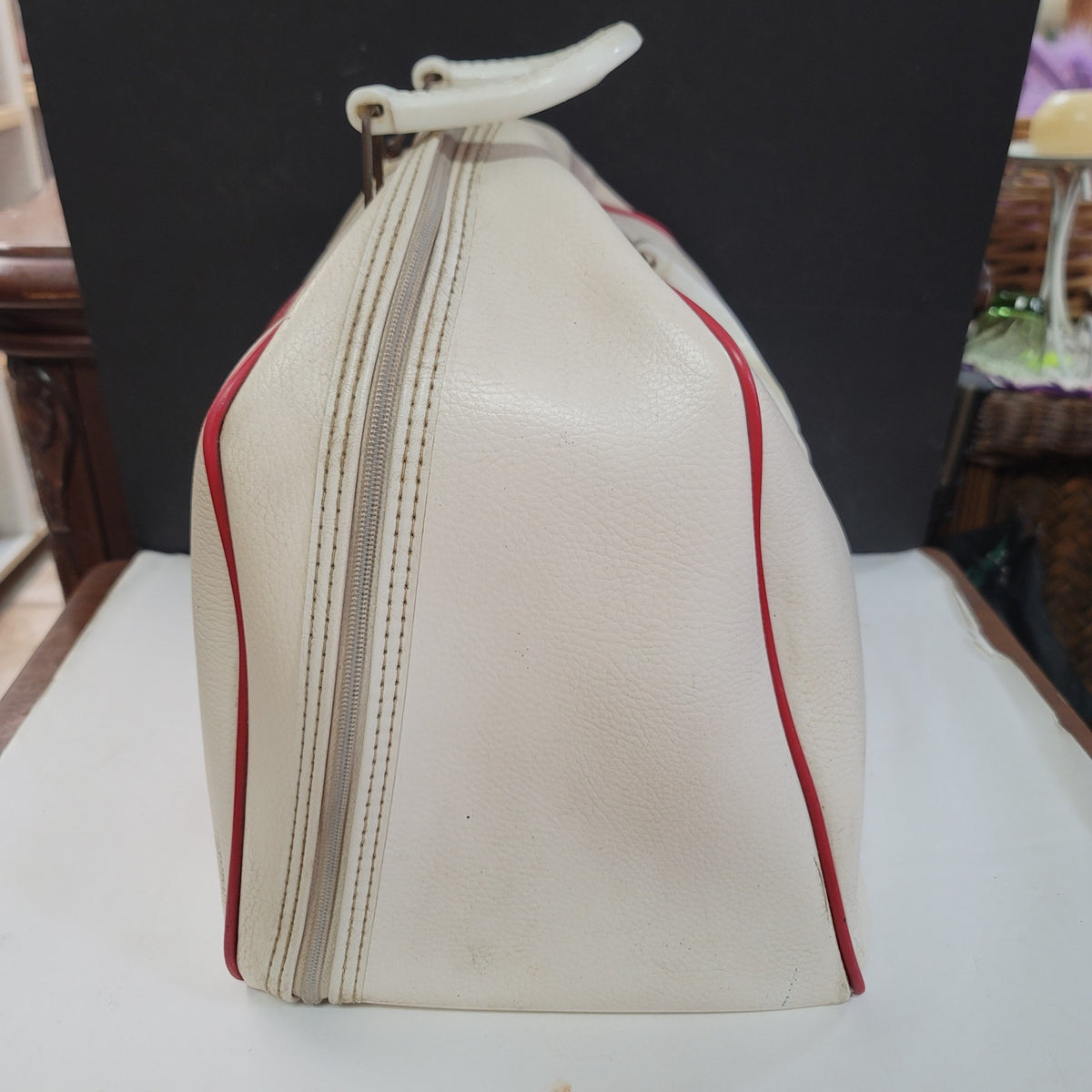 Vintage bowling bag suitcase travel White Red Purse VINTAGE Carry On Purse Tote