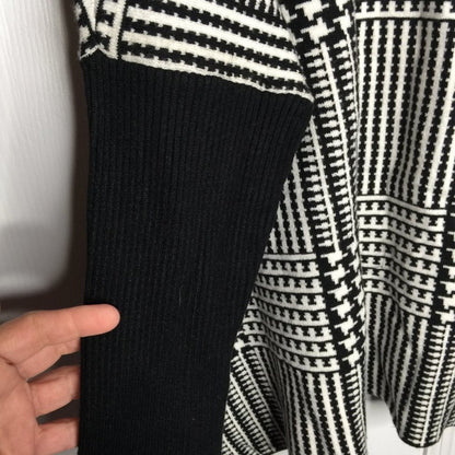Joseph Turtle-Neck Sweater Long Sleeves Ribbed Trim Printed Black- White Size XL