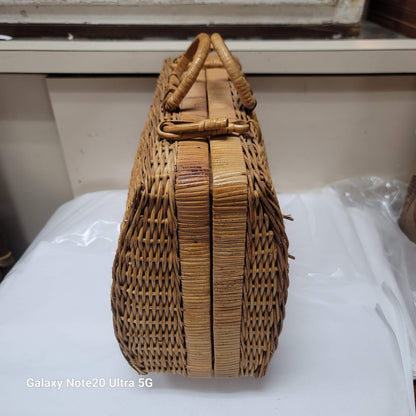Vintage Wicker sewing basket picnic backet top handle purse