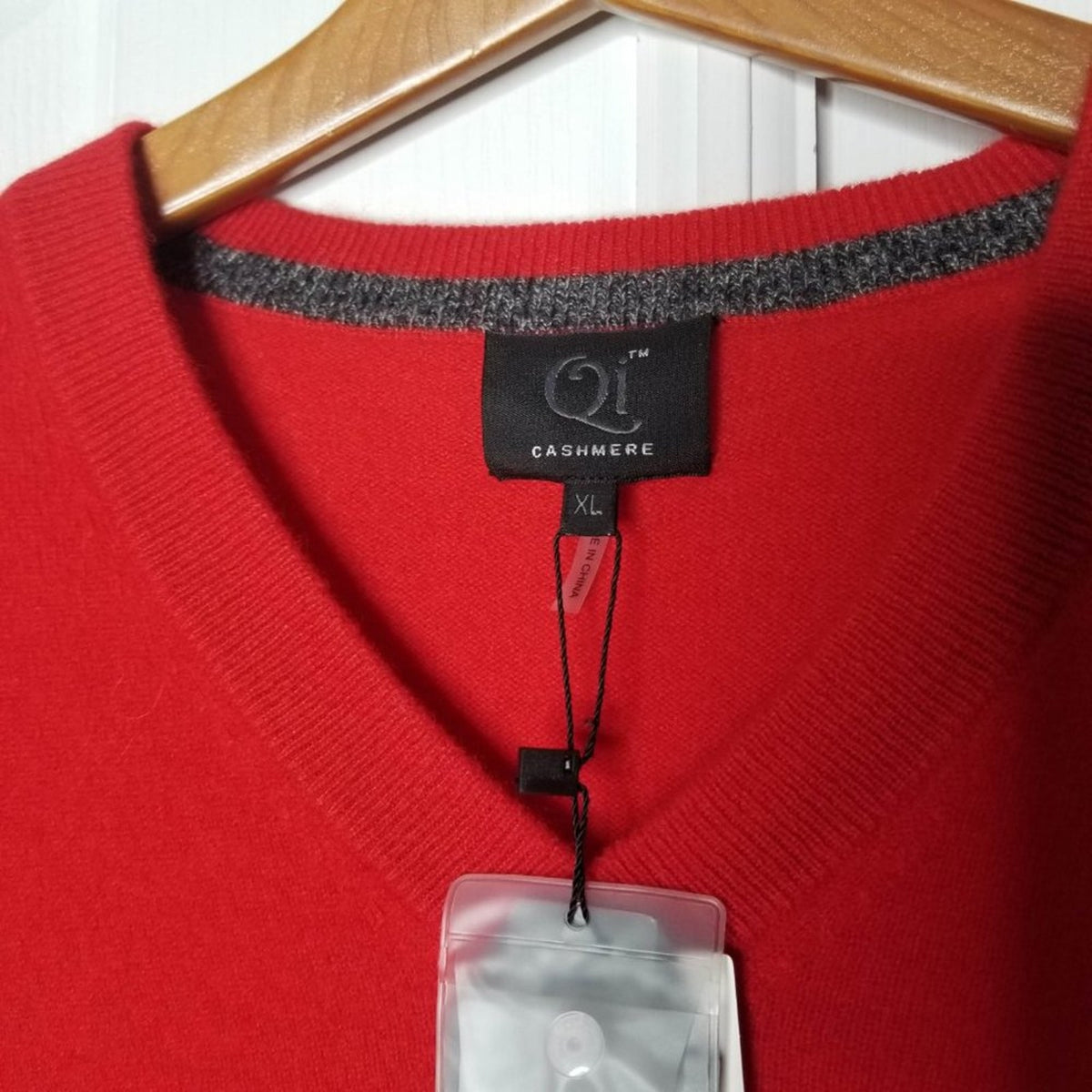 NWT Qi Cashmere Pullover Sweater Long Sleeves V-Neck Ribbed Trim Red X-Large