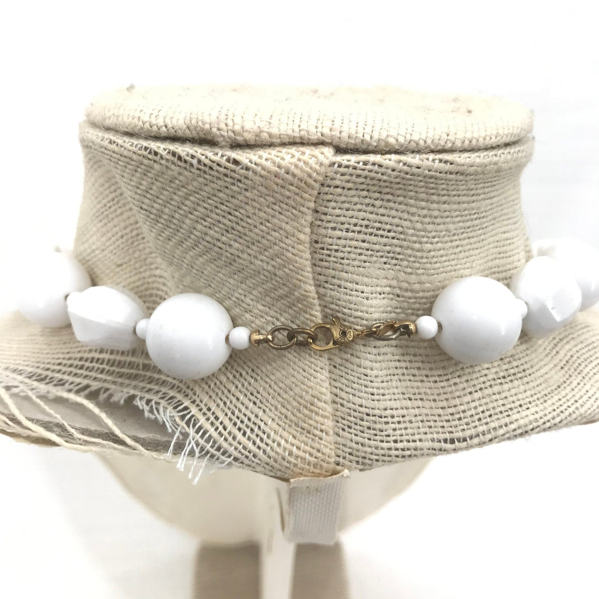 Vintage MONET SIGNED 1980s White smooth / texture round Bead Necklace CLASSIC