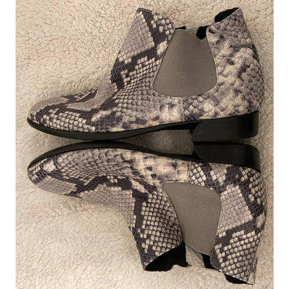 Munro faux Snakeskin Print Cate Side Zip Leather Ankle Booties 7M Grey Black NWT