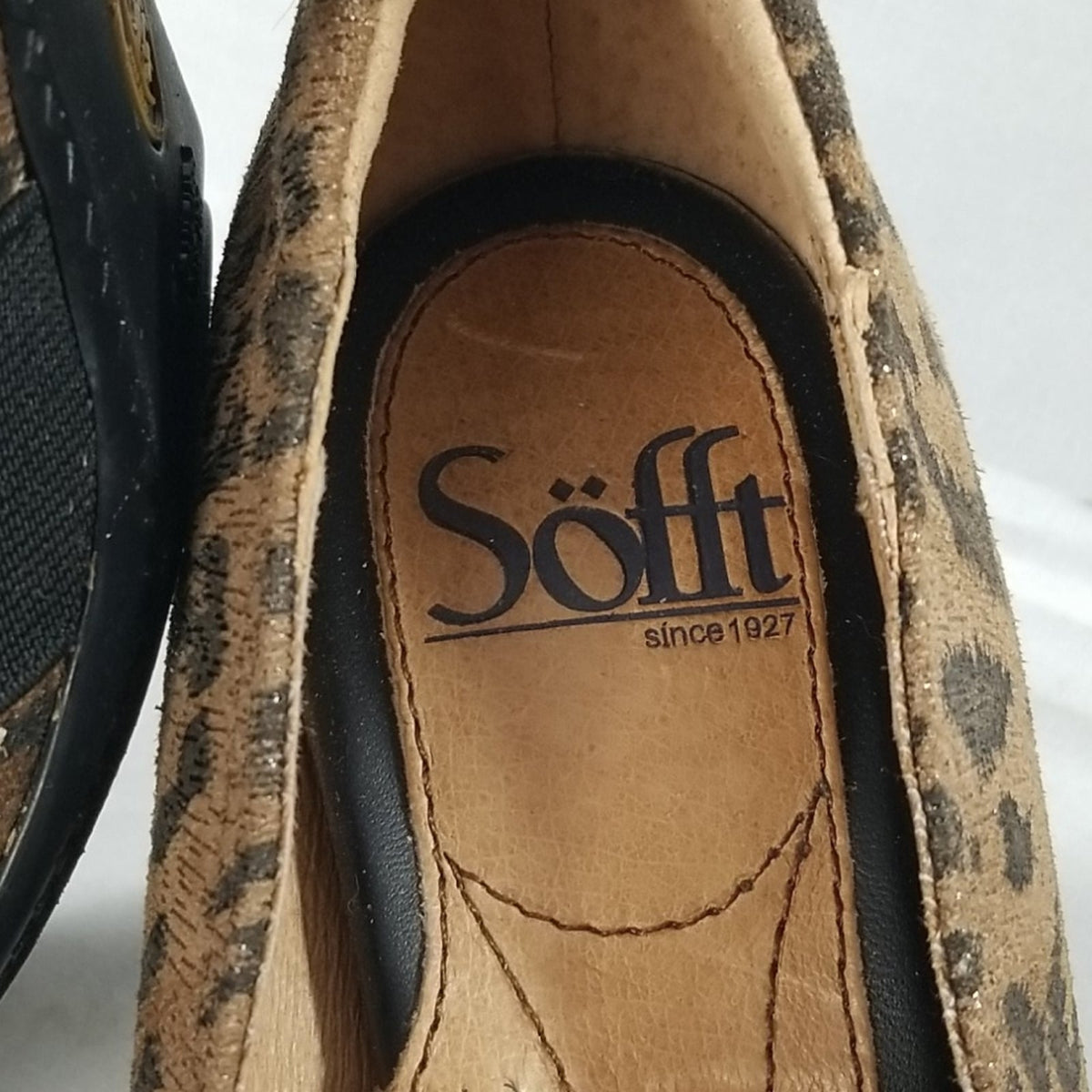 SOFFT leather Cheetah Animal print wedge stacked heel Size 6M PreOwned Comfort