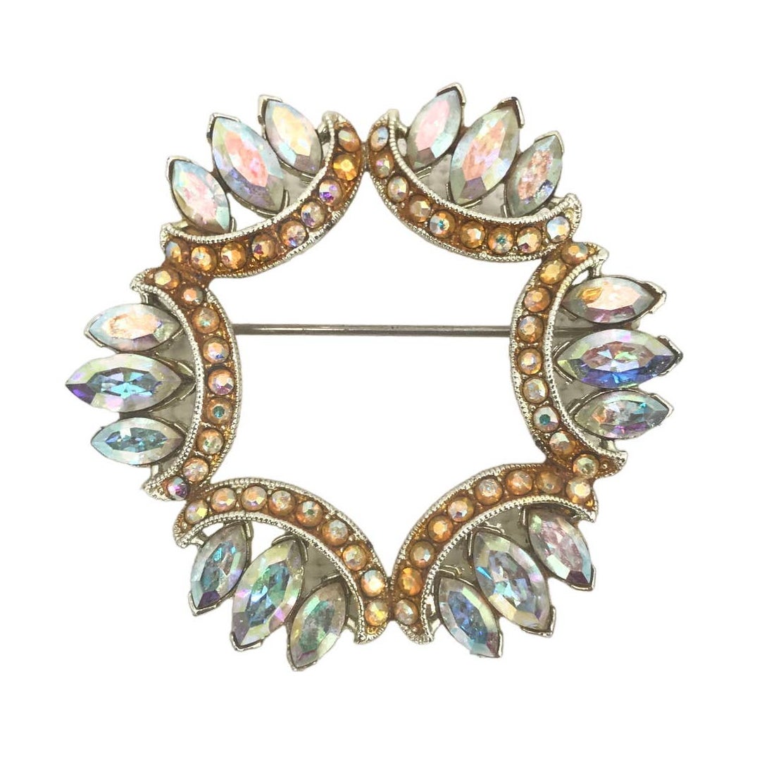 Crystal Wreath Brooch in Antique Design Rhinestone Faceted Diamante 1980s
