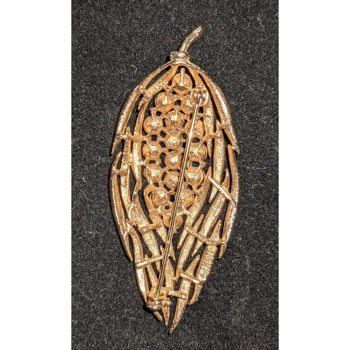 LISNER Vintage Gold Tone Floral Leaf Brooch Red Rhinestones Pin 60s