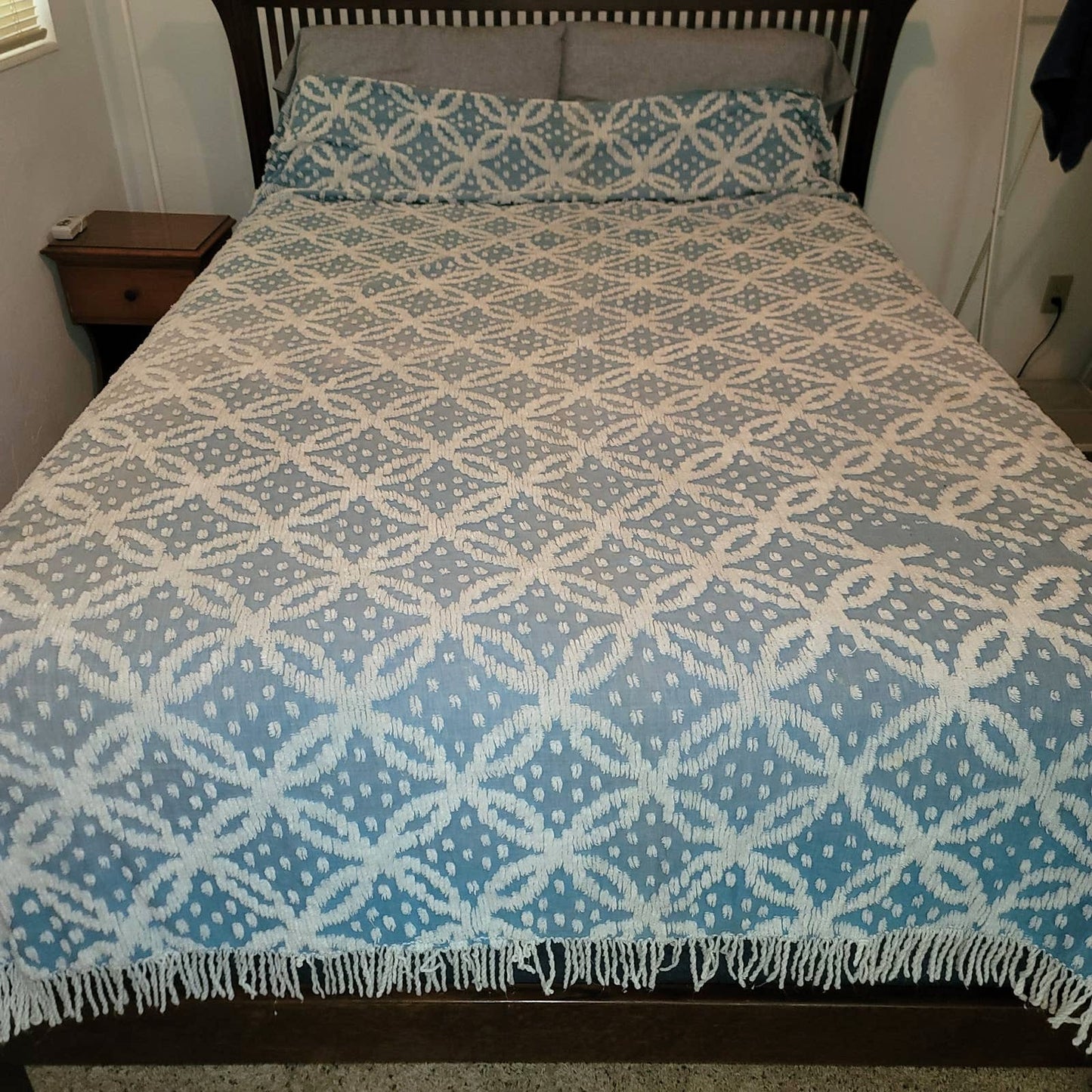 Vintage Chenille cotton poly Full / Queen bedspread Blanket Farmhouse Cabin