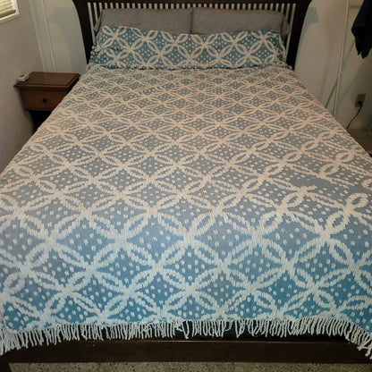 Vintage Chenille cotton poly Full / Queen bedspread Blanket Farmhouse Cabin