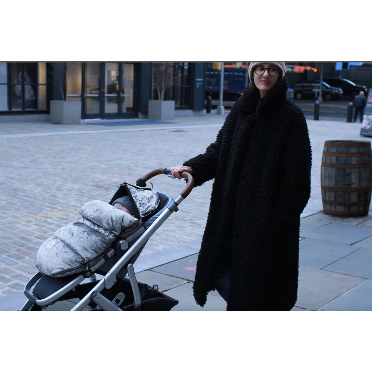 VelvetPod NWT Stroller & Car Seat Footmuff Cozy Grey Velvet S/M 0-18 Months