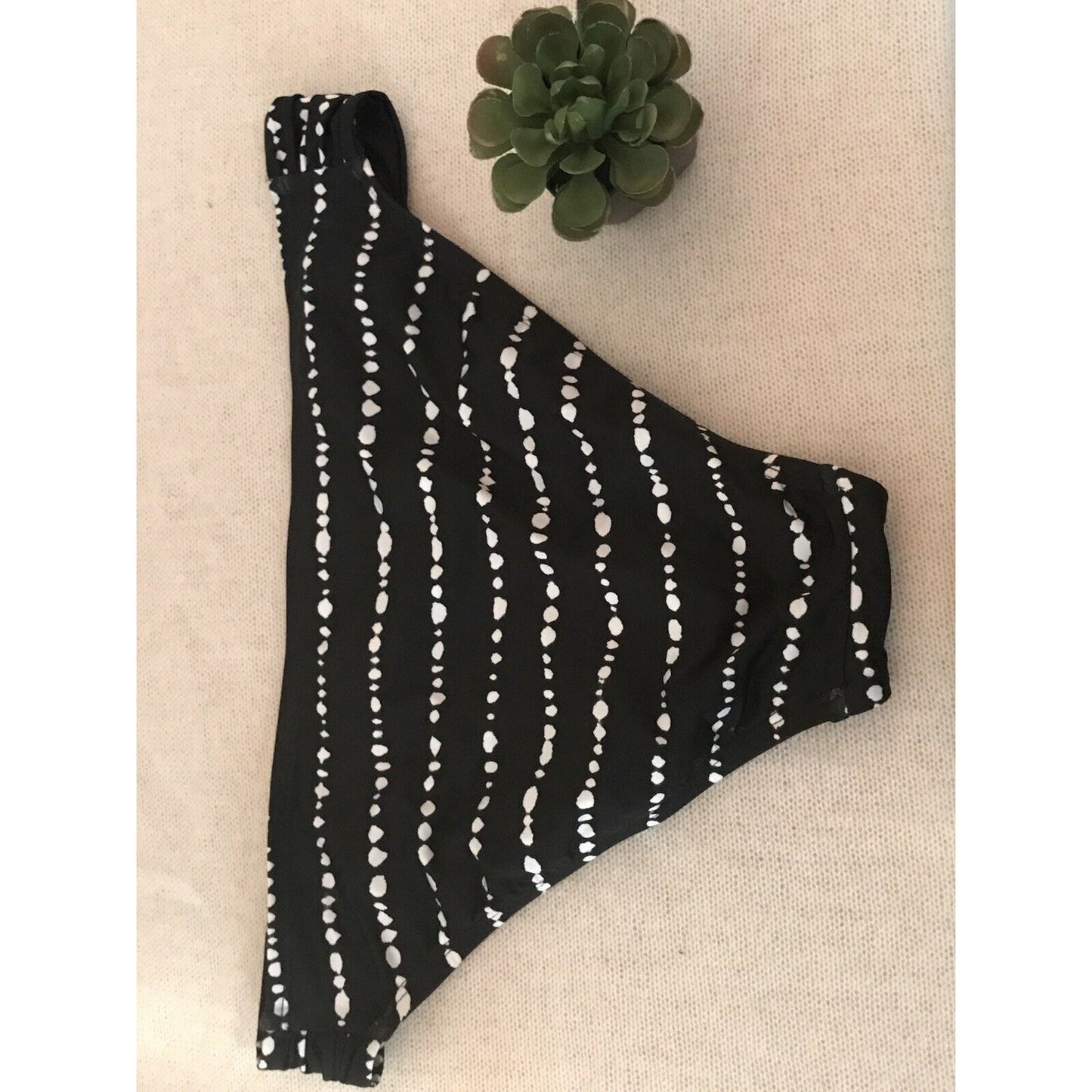 Bar III NEW Black White Spotted Bikini Bottoms Size Medium swimsuit Bathing swim