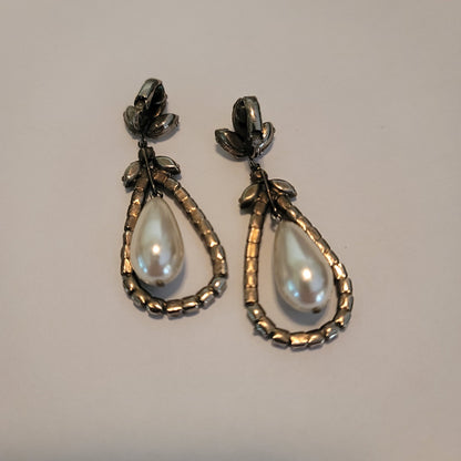 Vintage Faux rhinestones pearl drop pierced earrings dangle Clip On