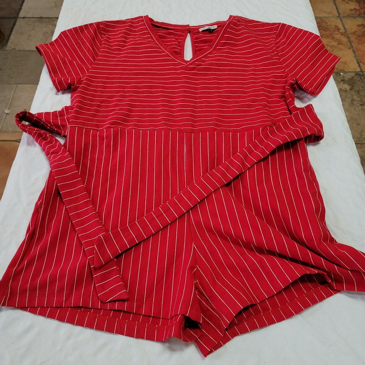 Z Avenue USA Tie-Waist Romper Short Sleeve V-Neck Red White Striped Large