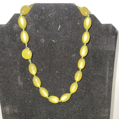 Vintage Costume Jewelry Fashion BE DIFFERENT green flat bead choker necklace