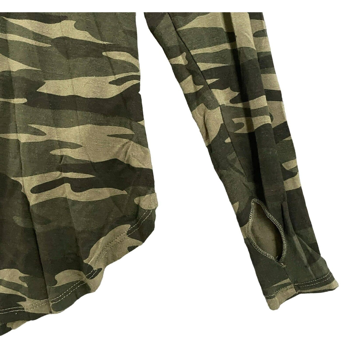 Sweet Romeo Thumbhole Long Sleeve Round Neck Curved Hem Top Sz Small in Camo NWT