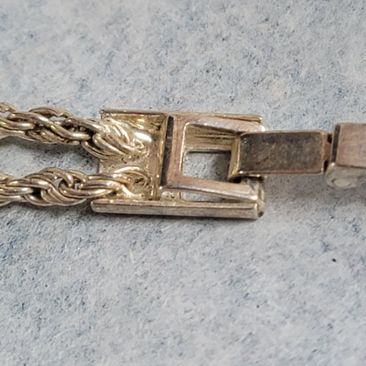 Vintage Costume Jewelry Fashion Icon BE DIFFERENT Silvertone bracelet UNTESTED