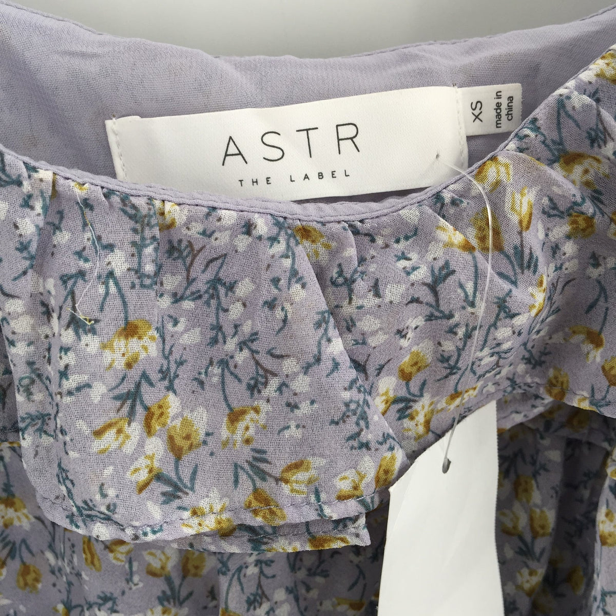 ASTR Women's Ruffle Neck Blouse Top Blue Ditsy Lavender Ruched Cuffs X-Small NWT