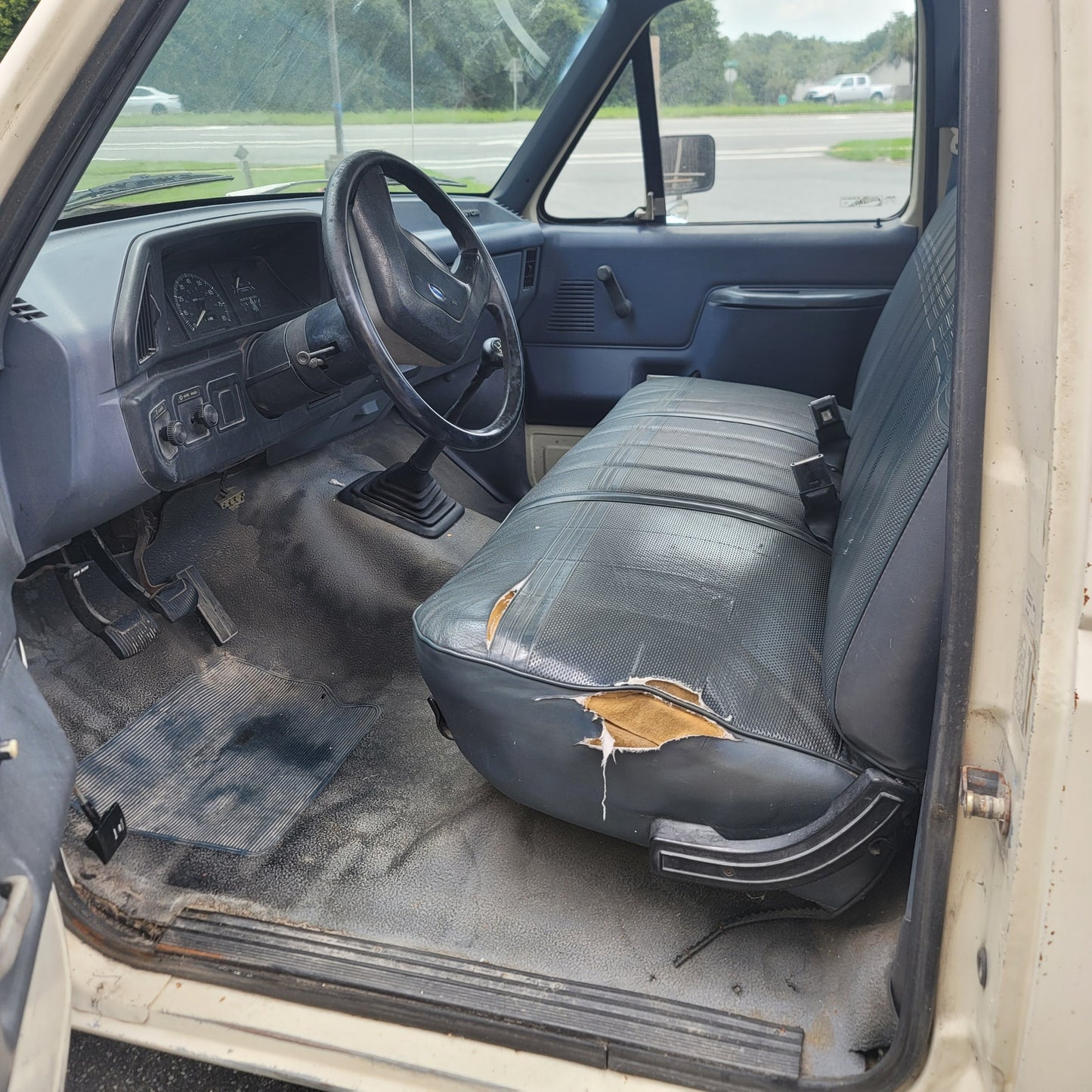 Work truck 1991 Ford F150 ONE OWNER manual transmission White truck Pickup