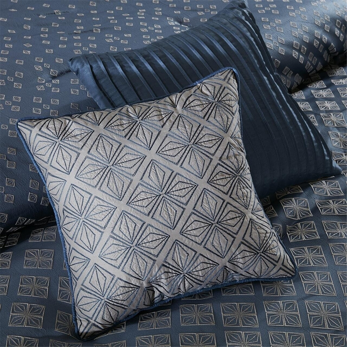King Size Biloxi 7 Piece Comforter Set Blue Contemporary Madison Park MP10-3734