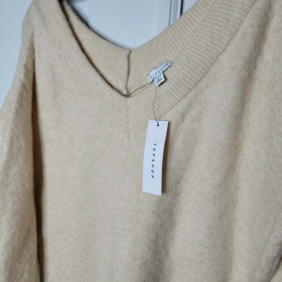 Topshop Pullover V-Neck Fuzzy Sweater Long Sleeve size UK MEDIUM / US 8-10 NEW