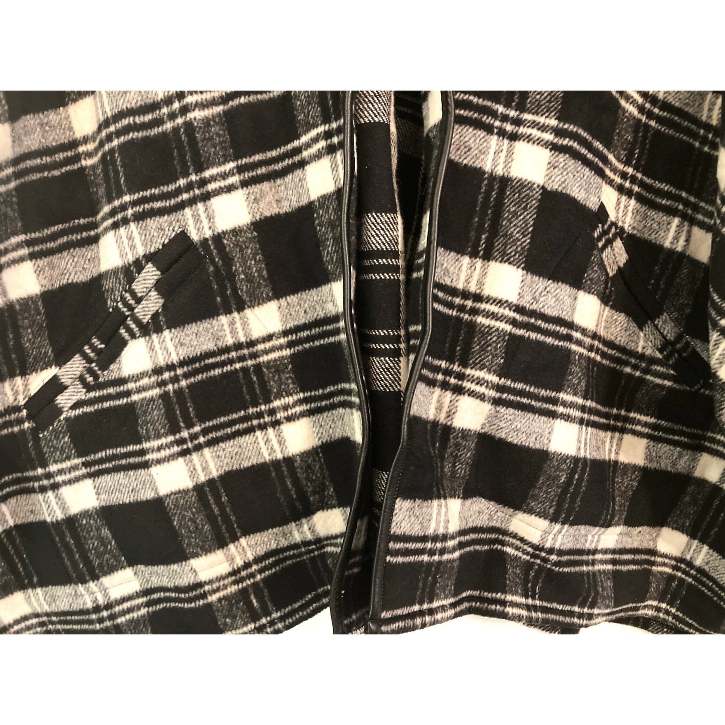 Nordstrom Lodge Plaid Side Pocket Poncho Cape One Size in Black and White NWT