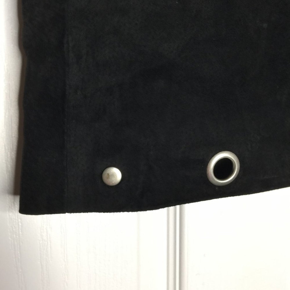 Blank NYC Grommet Suede Mini Skirt 100 % suede leather Castle Black Size 28