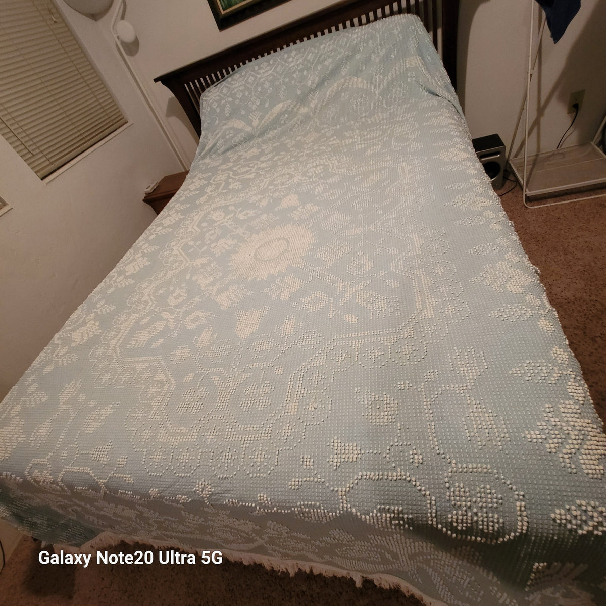 Vintage knotted MEDALLION blue white Bedspread Coverlet fringe 74" X 108" FULL