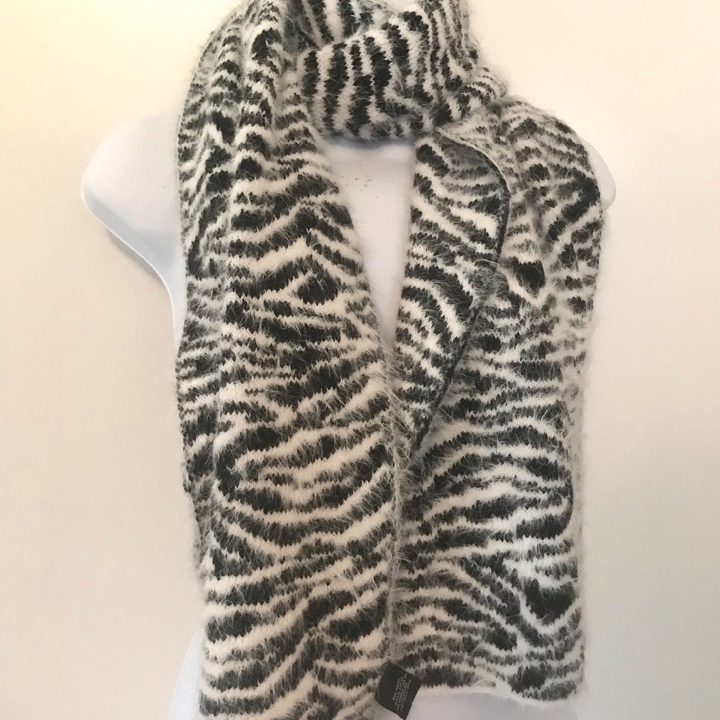 DKNY Fuzzy Animal Zebra print Shawl winter Black & White Scarf L:63” W:12”