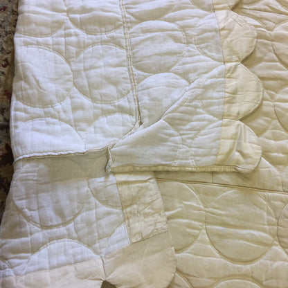 Vintage Cream Circle MCM quilted coverlet bedspread Full Double Drop Sides
