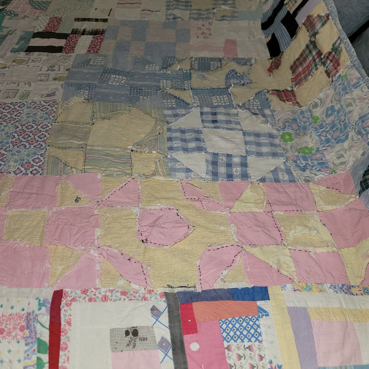Vintage Handmade Quilt Full or Twin Bedspread Blanket Farmhouse Cabin 56x86