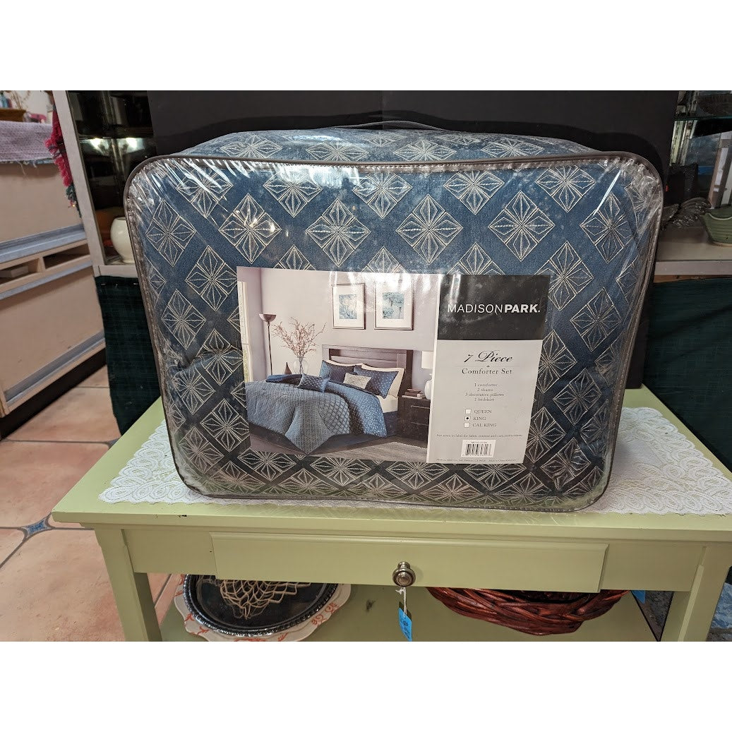 King Size Biloxi 7 Piece Comforter Set Blue Contemporary Madison Park MP10-3734