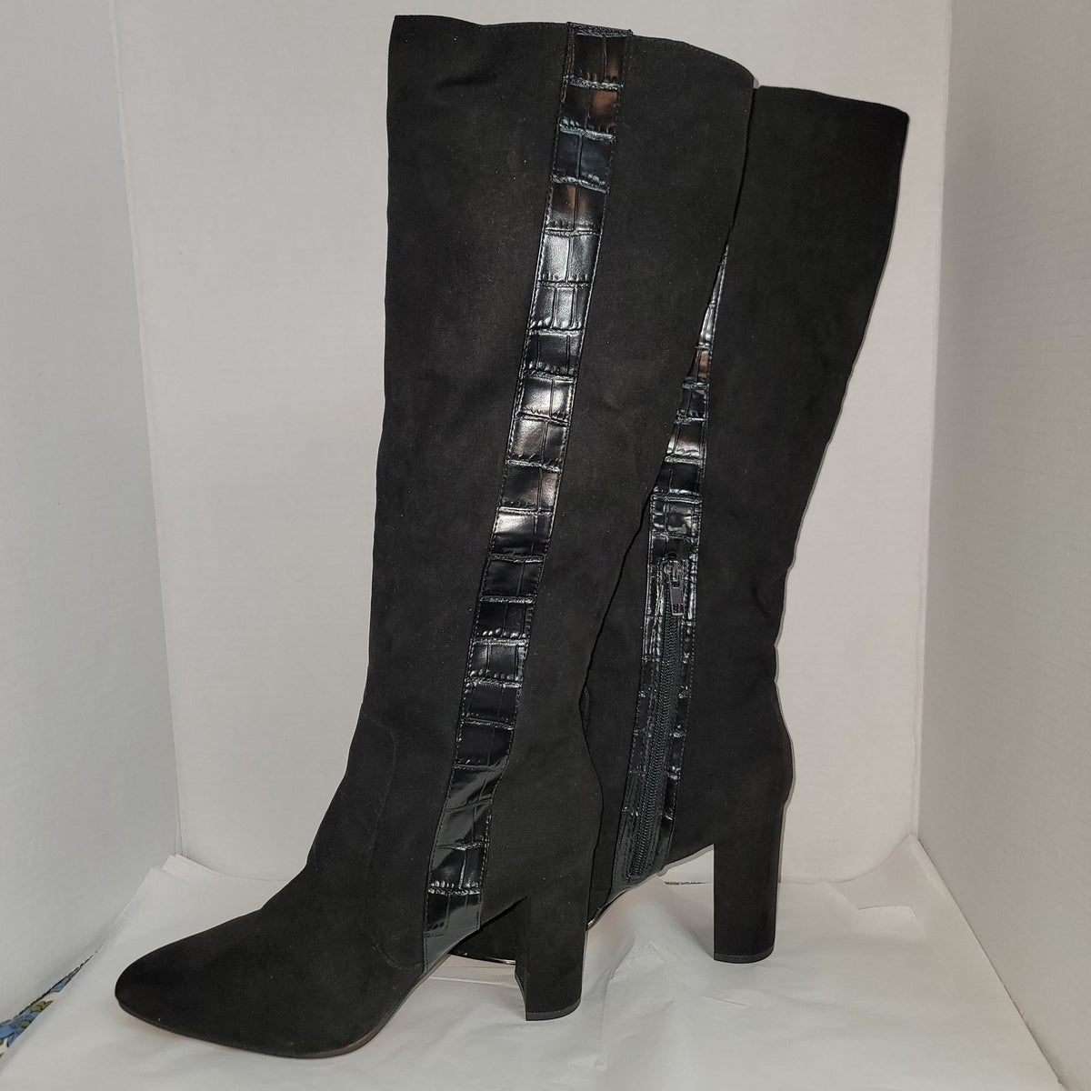 14th Union Jaki Knee High Slipon Side Zip Black Faux Alligator Heel Boots Size 9