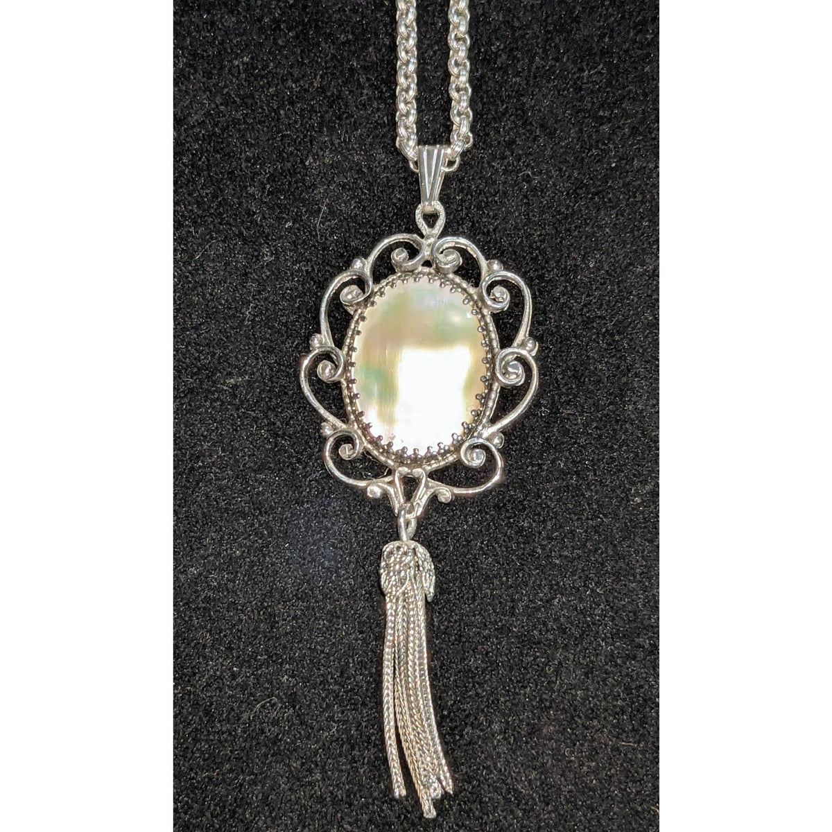 Whiting Davis Vintage Opalescent Pearly Pendant Silver Tone Necklace 21"