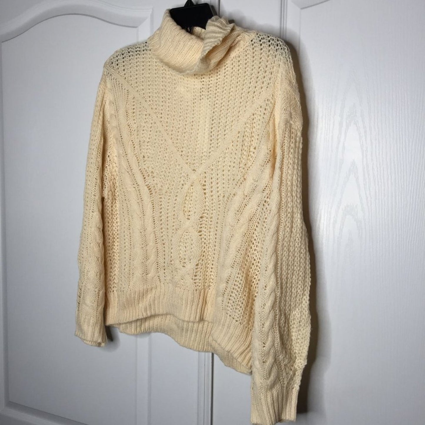 All in Favor Pullover Turtle Neck Sweater Long Sleeves Knit Ivory Medium NEW