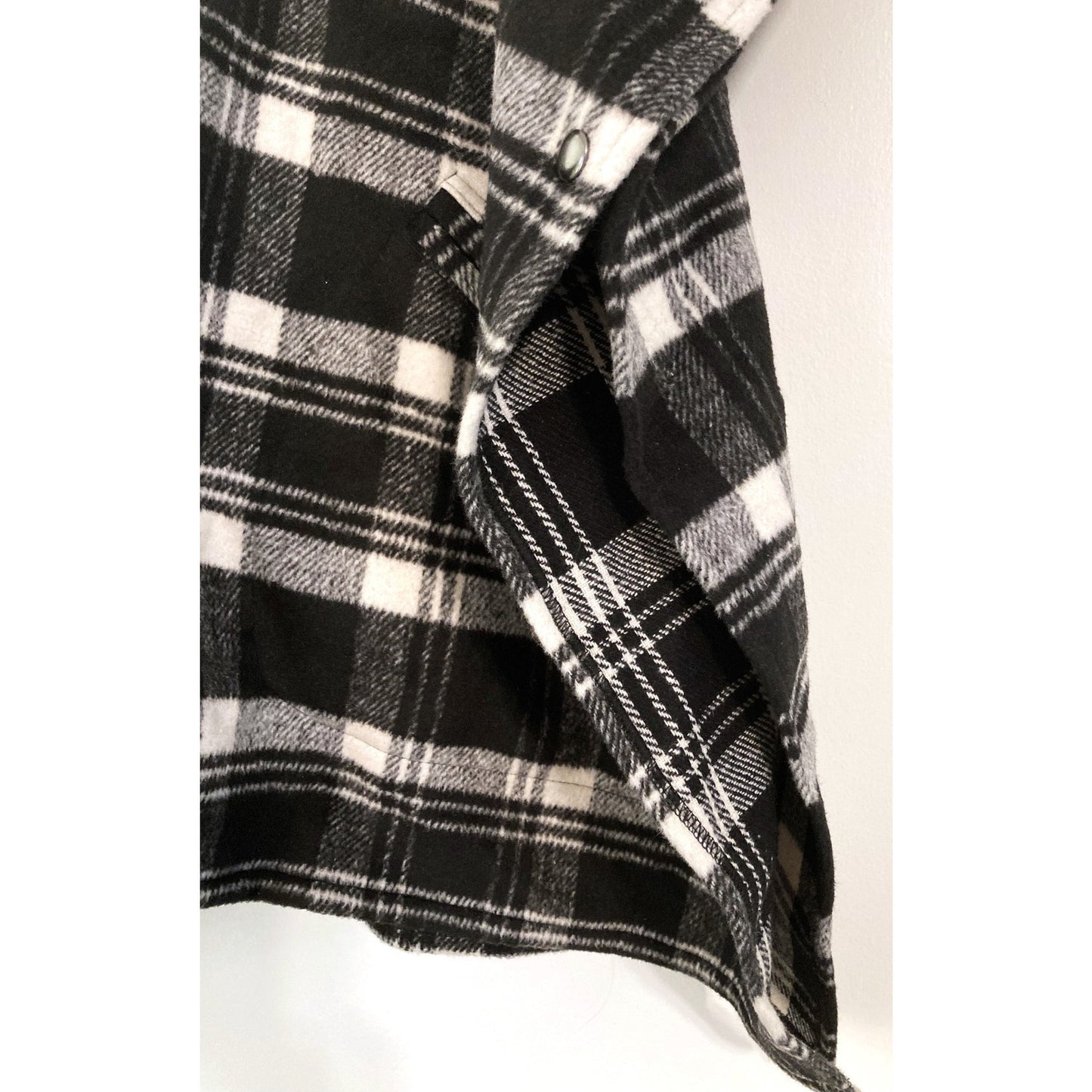 Nordstrom Lodge Plaid Side Pocket Poncho Cape One Size in Black and White NWT