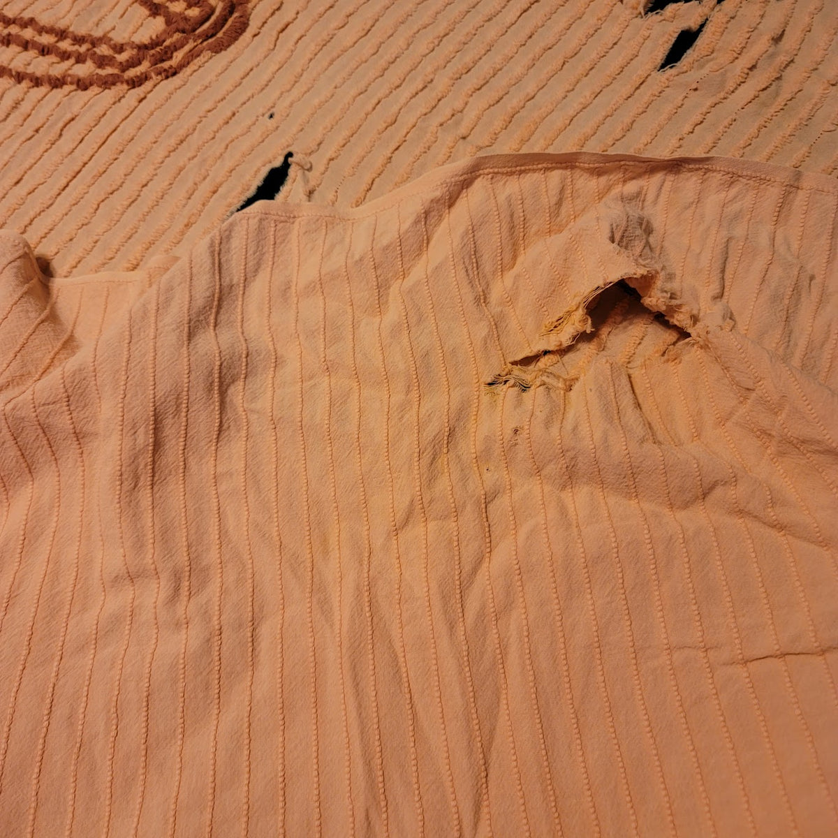 Chenille Peach Coverlet NEEDS REPAIR cutter crafts Queen/ Full Bedspread Blanket