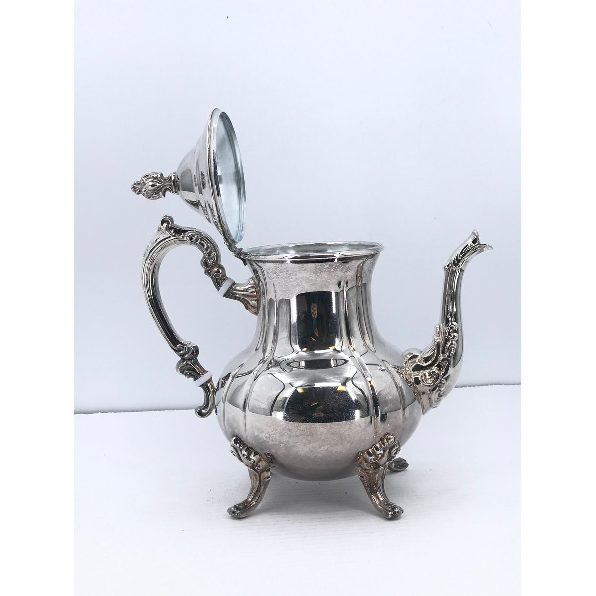 Towle Silverplated Vintage coffee pot serveware with handle Shell footed