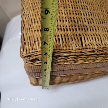 Vintage Wicker sewing basket picnic backet top handle purse