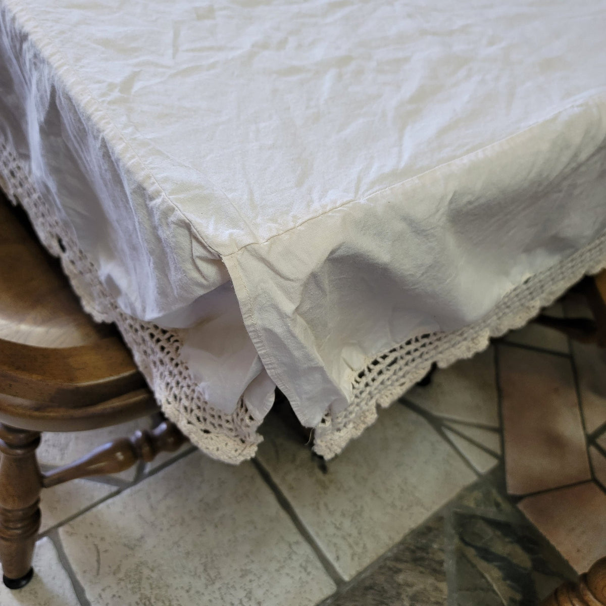 Queen Full Bedspread drop sides Crochet lace fringe Coverlet Vintage Cream Tan