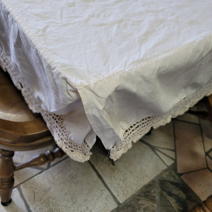 Queen Full Bedspread drop sides Crochet lace fringe Coverlet Vintage Cream Tan
