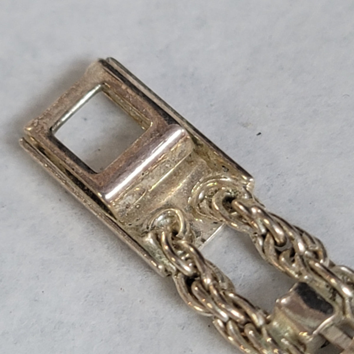 Vintage Costume Jewelry Fashion Icon BE DIFFERENT Silvertone bracelet UNTESTED
