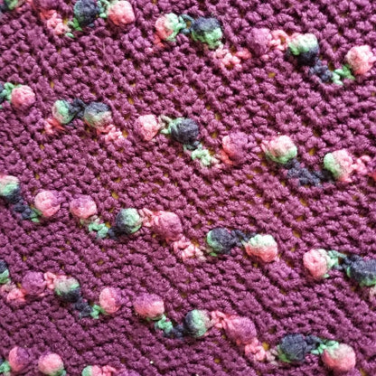 Purple Homemade Afghan throw 64 x 48 Floral Knots Scalloped Edge Crocheted