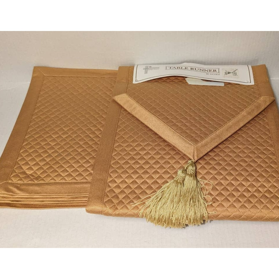 Design Weave Gold Table Runner NWT and 8 Quilted Napkins Yellow Tassel