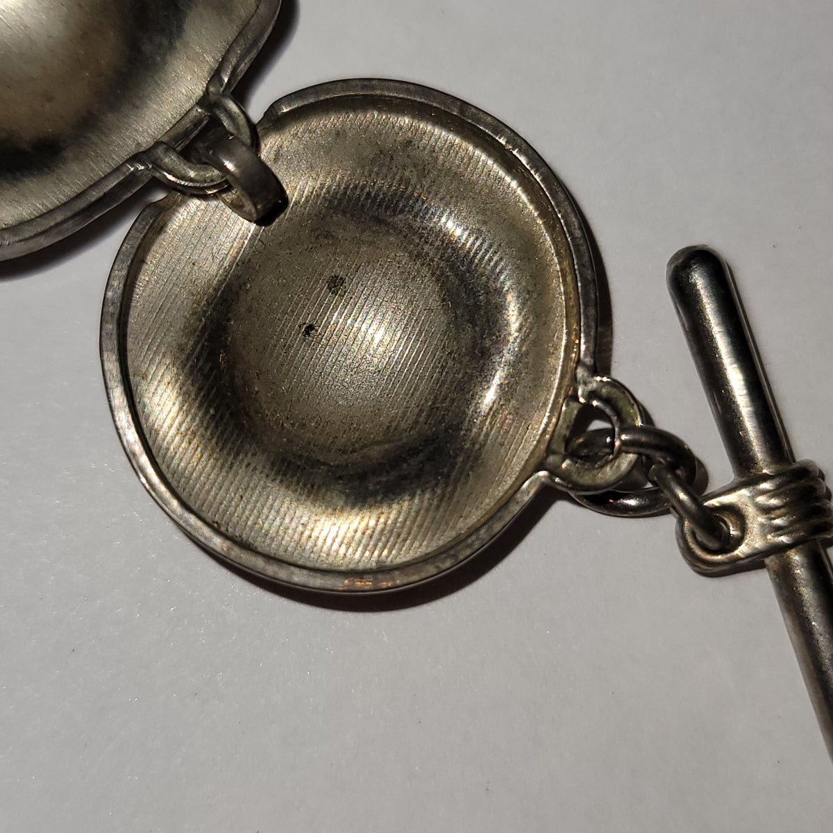 Vintage Silvertone necklace toggle clasp Discs hammered square circle 16" length