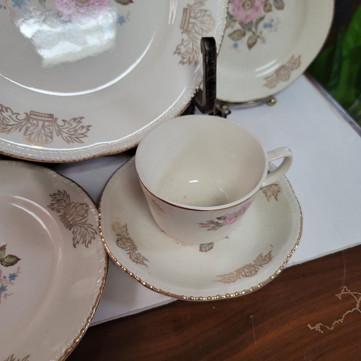 Homer Laughlin Queen Ester Dinner salad bread Plate Bowl cup saucer One Setting