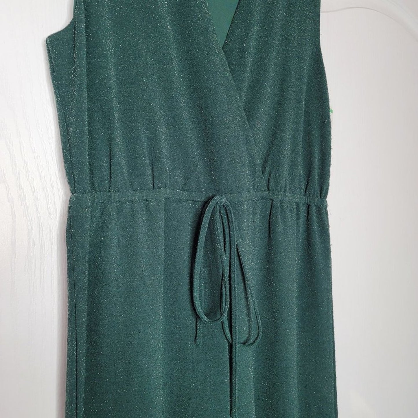 Chelsea.28 Surplice V-neck Sleeveless Jumpsuit Small Green heavy pilling