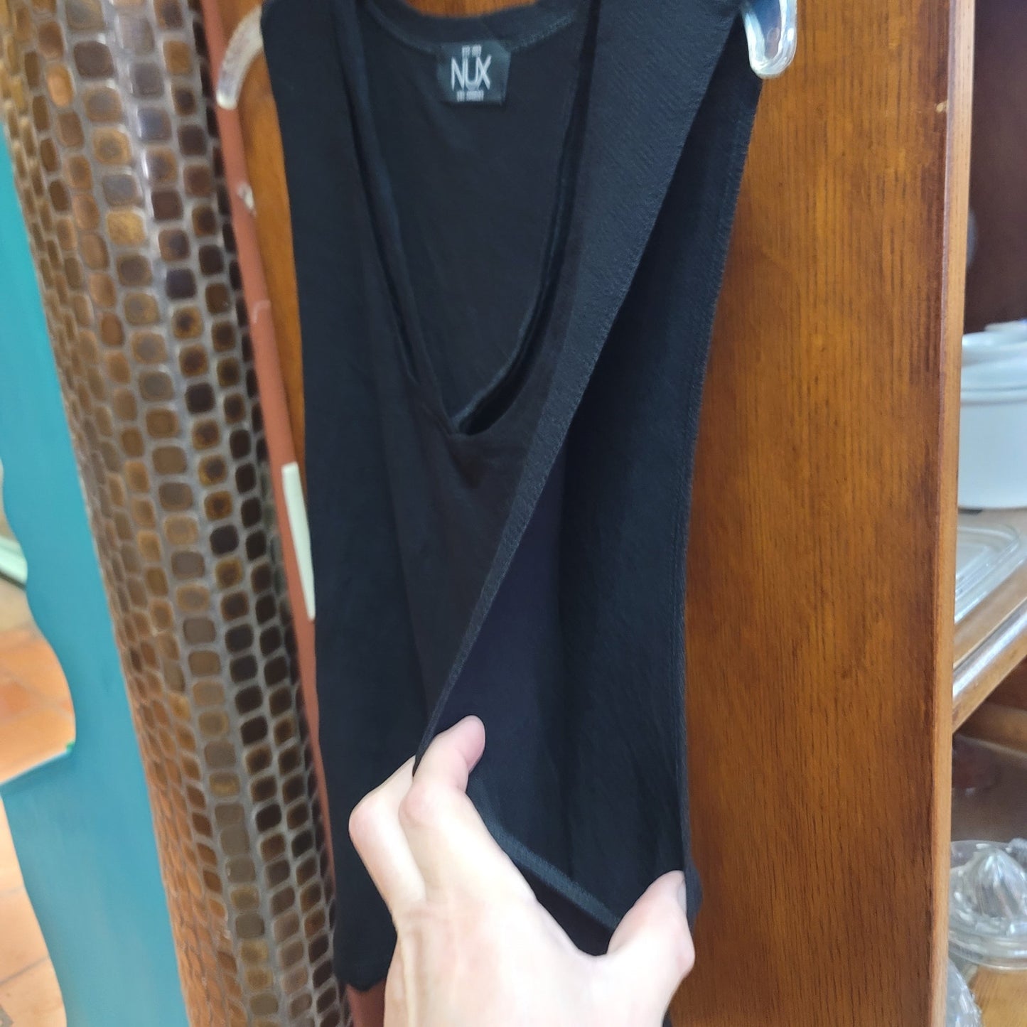 Nux MEDIUM athletic black Sleeveless top V-neck cross hatch wide armholes